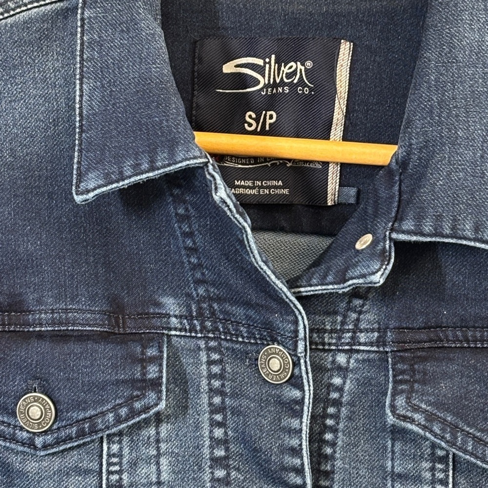Silver Jeans Blue Cropped Jean Jacket with Pointed Collar - Picture 3 of 4